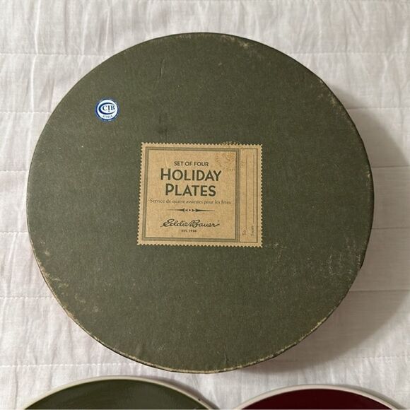 Eddie Bauer Set of 4 White Green Burgundy Holiday Plates in a Vintage Gift Box - Picture 2 of 8
